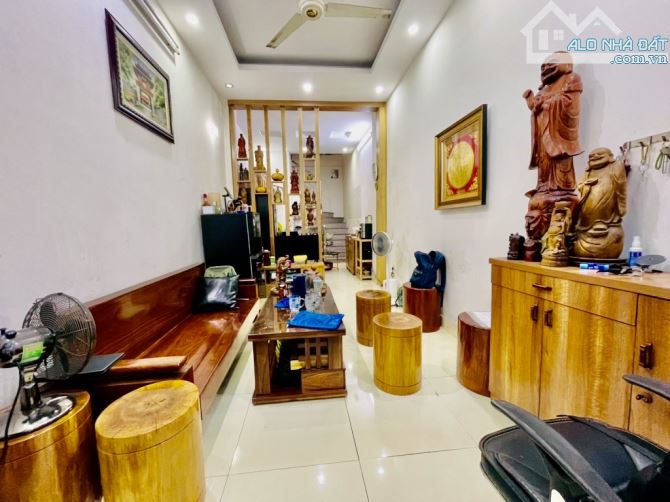 Phạm Văn Đồng- 40M x 4 Tầng - 8.4 TỶ -Nhà Đẹp Dân Xây - Nội Thất Xịn- Ô Tô Đỗ Gần.