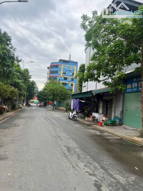Bán gấp! Cổng Đồng La Khê, Lê Trọng Tấn, DT 50m2, MT 4m, ô tô tránh, vỉa hè, nhỉnh 11 tỷ