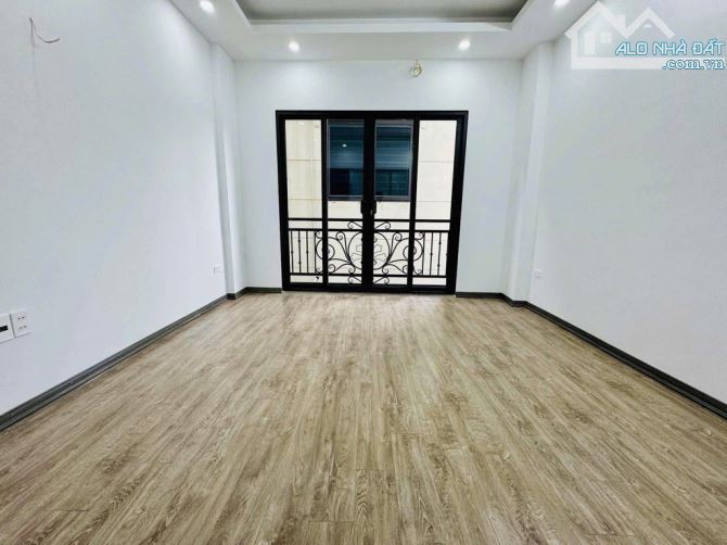 BÁN NHÀ LÊ THANH NGHỊ - TẠ QUANG BỬU -HAI BAG TRƯNG ,Ô TÔ ĐỖ CỦA  -40 M2-5 T- 9,85 TỶ