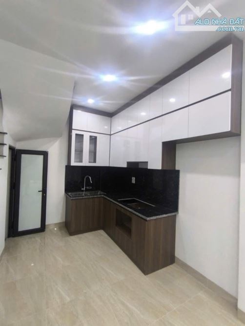 NHÀ DÂN XÂY- DÂN TRÍ CAO- Ô TÔ 5 TẠ CHUYỂN ĐỒ CÓ THỂ VÀO TẬN CỬA - GIÁ NHỈNH 6TỶ