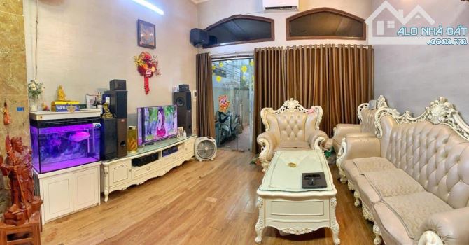 NGUYÊN HỒNG BA ĐÌNH 40M 15TỶ 5T MT 4M 10M RA MẶT PHỐ KINH DOANH NHÀ ĐẸP DÂN XÂY GIÁ ĐẦU TƯ