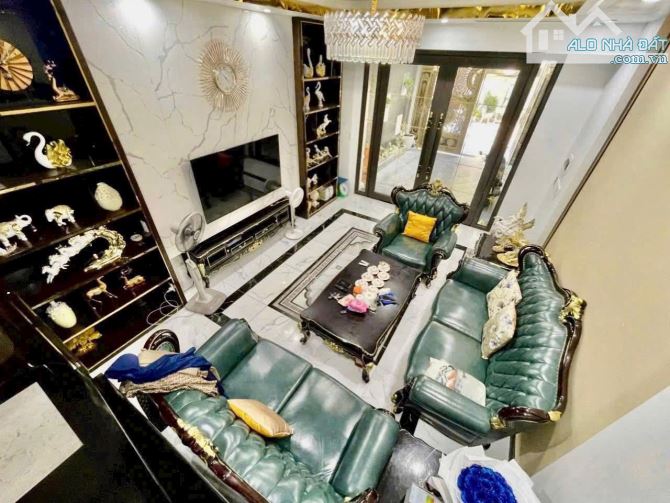 ❣️CẦN TIỀN BÁN GẤP Villa liền kề  5 tầng tân cổ điển thang máy đẹp nhất Văn Cao!