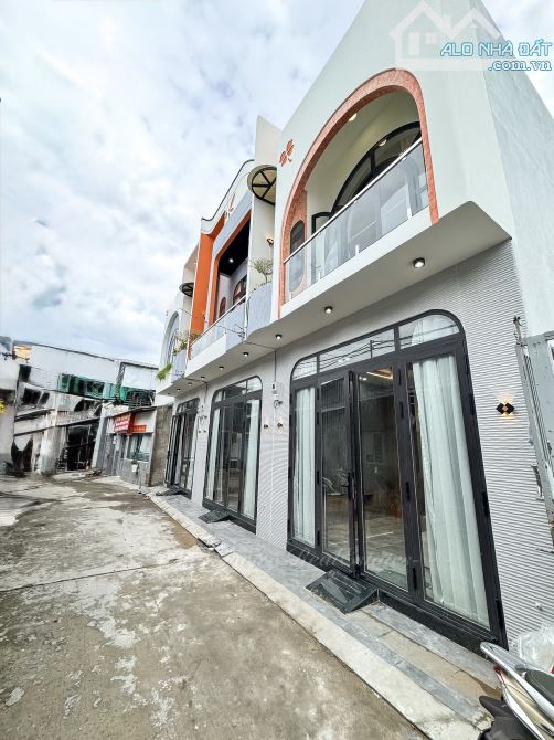 NHÀ ĐẸP KẾ SIÊU THỊ MEGA NGUYỄN VĂN LINH TP CẦN THƠ