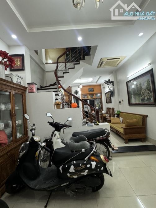Bán nhà phố Mễ Trì 58m² x 5T - Ngõ nông - Ô tô gần - KD - Full Nt - Ở ngay 10,8 tỷ.