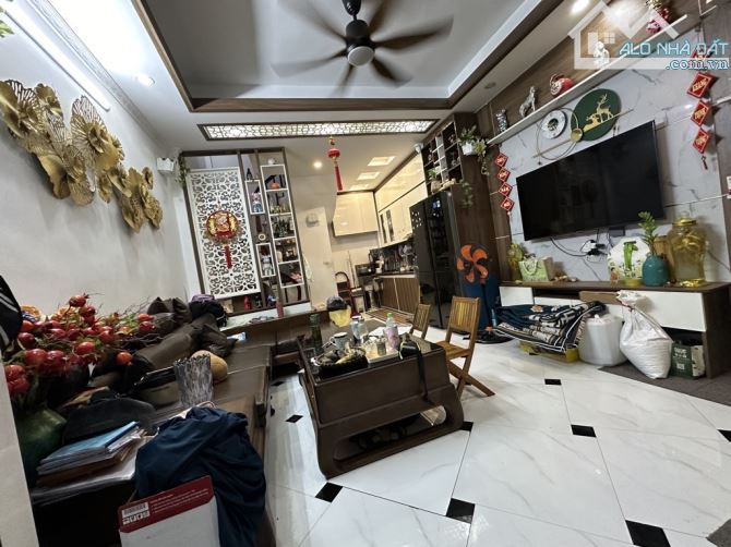 BÁN NHÀ Ỷ LA - HÀ ĐÔNG  - FULL NỘI THẤT - Ô TÔ ĐỖ GẦN - 31M X 5 TẦNG - GIÁ 5,7 TỶ.
