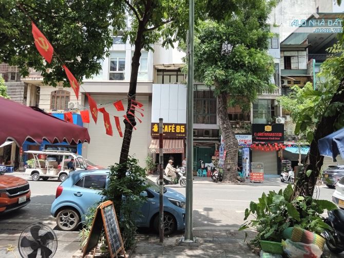 Bán gấp nhà Mặt Phố Nguyễn Hữu Huân, Hoàn Kiếm. DT: 506m2, MT 17.5m. Giá: 229 Tỷ