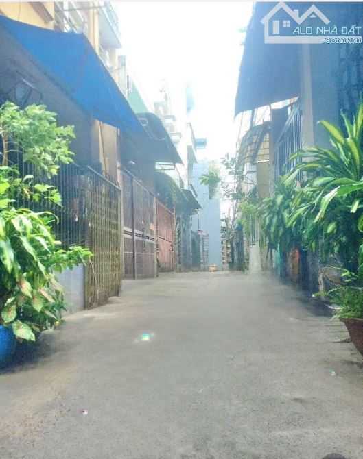 Bán Nhà Tân Thới Hiệp Q12- 100 M2( 5.7 x 18m )- 4Tầng - 30m HXH- Chỉ 5,95Tỷ. - 10