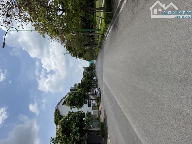 Bán Đất Phố Tư Đình Xây Văn Phòng, Khách Sạn, Biệt Thự, Giữ Tiền, DT: 180m2, Ô Tô Tránh.
