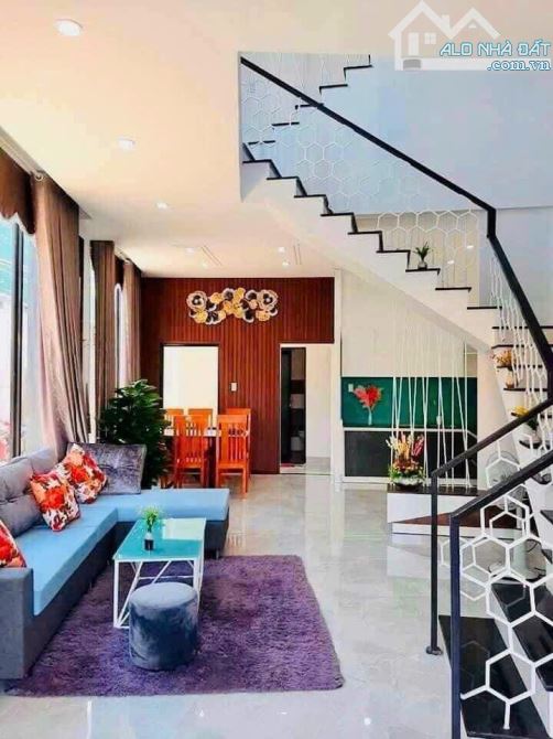 Bán nhà 3 tầng 2 diện đẹp hẻm ô tô thông đường Quang Trung - 1