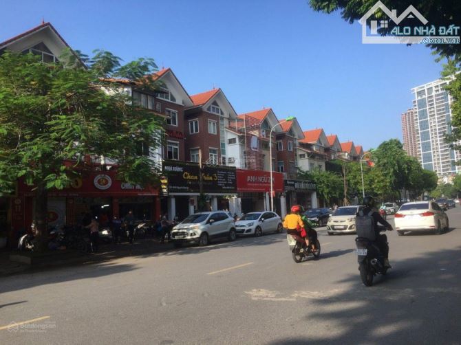 BIỆT THỰ MẶT PHỐ NGUYỄN VĂN LỘC 181M2 KINH DOANH ĐỈNH CAO. - 1