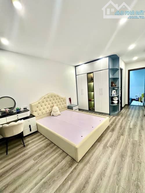 Bán nhà Bồ Đề , DT 32m2 ,MT 3.4m, Xây 6 Tầng, Giá 7.95 tỷ ,Full nội thất - Ô tô đỗ cửa - 1