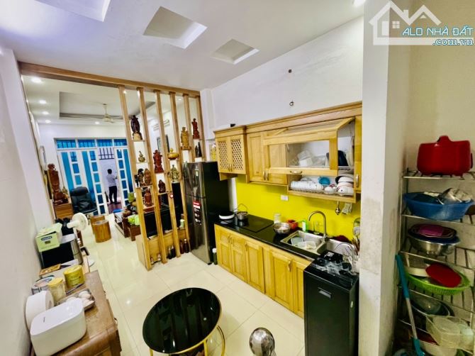 Phạm Văn Đồng- 40M x 4 Tầng - 8.4 TỶ -Nhà Đẹp Dân Xây - Nội Thất Xịn- Ô Tô Đỗ Gần. - 1