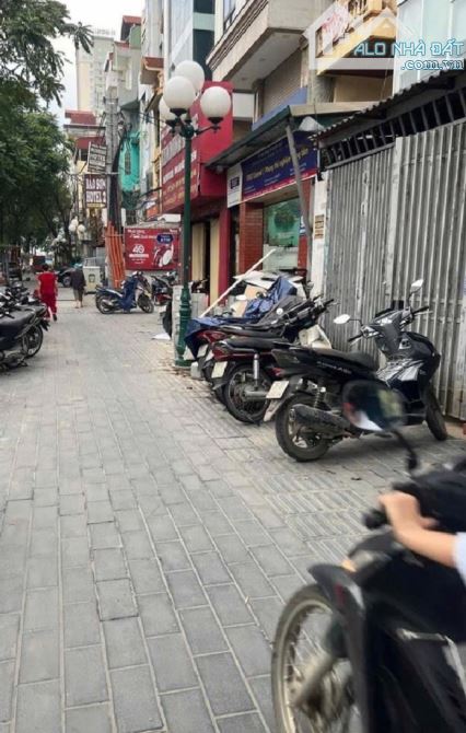 53.5 Tỷ Mặt Phố khuất Duy Tiến/ 128/135 M2 - 1
