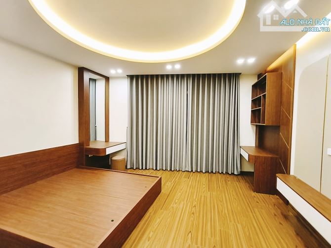 BÁN NHÀ  HÀ ĐÔNG - 36/40M2 - TRUNG TÂM - GẦN PHỐ - THANG MÁY - 3 THOÁNG - 7,9 TỶ. - 1