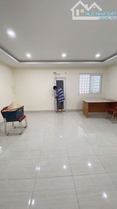 BÁN CHDV 100M2, DÒNG TIỀN KHAI THÁC 80TR/THÁNG, HẺM XE HƠI, CÓ THANG MÁY, NỞ HẬU - 1