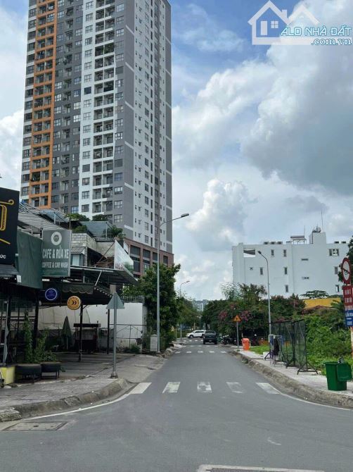 Bán nhà căn góc mặt đường 52-AP kdc Cán BCNV Quận 2 cũ gần chợ Giồng (156m2) 35 tỷ - 12