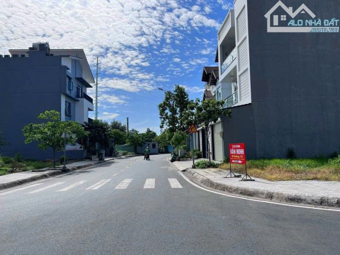 Bán nhà căn góc mặt đường 52-AP kdc Cán BCNV Quận 2 cũ gần chợ Giồng (156m2) 35 tỷ - 13