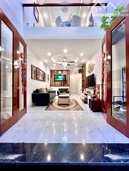 Bán nhà Bồ Đề , DT 32m2 ,MT 3.4m, Xây 6 Tầng, Giá 7.95 tỷ ,Full nội thất - Ô tô đỗ cửa - 15