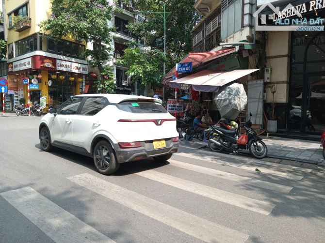 Bán nhà Mặt Phố Cầu Gỗ, Hoàn Kiếm, Diện tích: 389m2, Mặt tiền: 13.5m, Giá Đầu Tư: 192 tỷ - 2