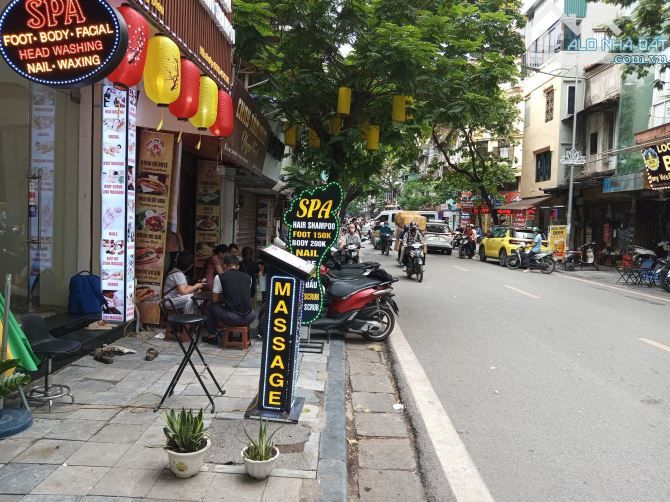 Bán Nhà mặt phố Hàng Điếu 387m2 * 3 Tầng, MT 16m, Giá 180 tỷ - 2