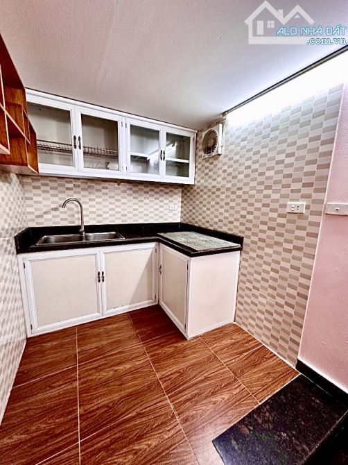 Bán nhà tập thể Quỳnh mai tầng một kinh doanh sầm uất nằm sát cổng trường cấp 1-C2