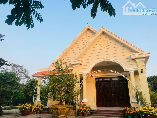 DIỆN TÍCH KHỦNG 40m x 56m – CÓ 300m² THỔ CƯ – CÓ SẴN BIỆT THỰ SÂN VƯỜN. Vị trí: Ấp Xoài Đô - 2