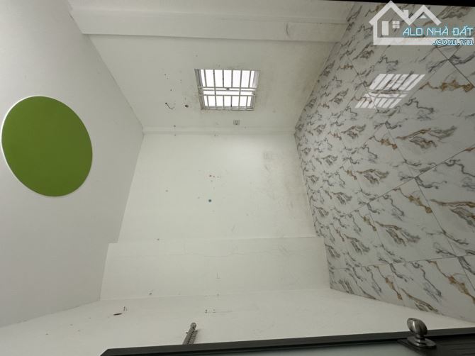Vị trí trung tâm kinh doanh đa nghành nghề, Mai Hắc Đế, 34m2, ngang gần 5m, SHR vuông vức - 2