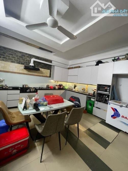 SIÊU PHẨM TRUNG KÍNH PHÂN LÔ - GARA Ô TÔ 7 CHỖ 74m2 6 tầng mặt tiền 4.5m giá 22.8 tỷ - 2
