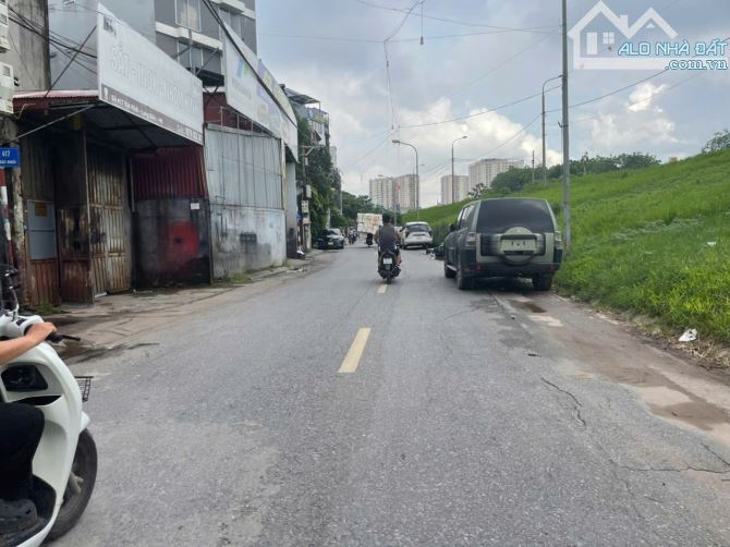 Bán 270m đất mặt đê Bát Khối đoạn đường rộng, phù hợp làm trụ sở, phòng khám, spa, gara ô - 2