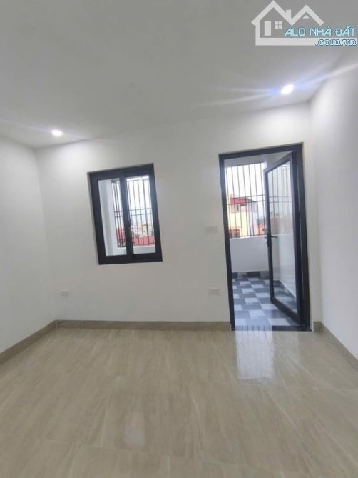 NHÀ DÂN XÂY- DÂN TRÍ CAO- Ô TÔ 5 TẠ CHUYỂN ĐỒ CÓ THỂ VÀO TẬN CỬA - GIÁ NHỈNH 6TỶ - 2
