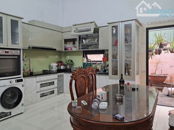 Bán nhà mặt tiền 3 tầng 13x42m giá 38 tỷ Trần Thị Năm, Q12 - 2