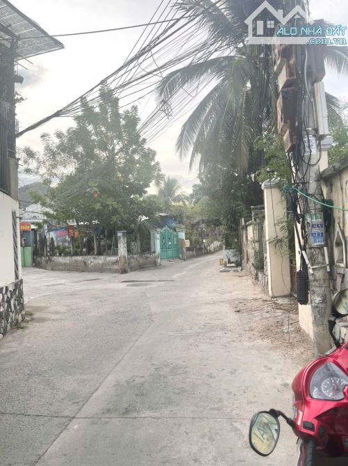Cần bán lô đất 2 mặt tiền đường Hòa Trung, cách biển chỉ 1km thích hợp xây nhà vườn - 2