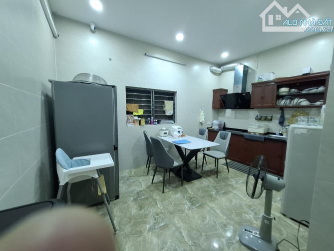Nhà Phân Lô Trần Quốc Hoàn ô tô , gara , kd 58m 5 tầng MT 5m giá 21,8 tỷ - 2