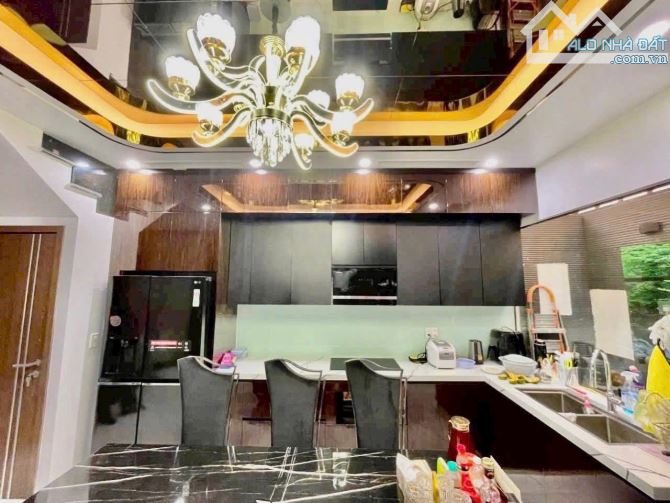 ❣️CẦN TIỀN BÁN GẤP Villa liền kề  5 tầng tân cổ điển thang máy đẹp nhất Văn Cao! - 2