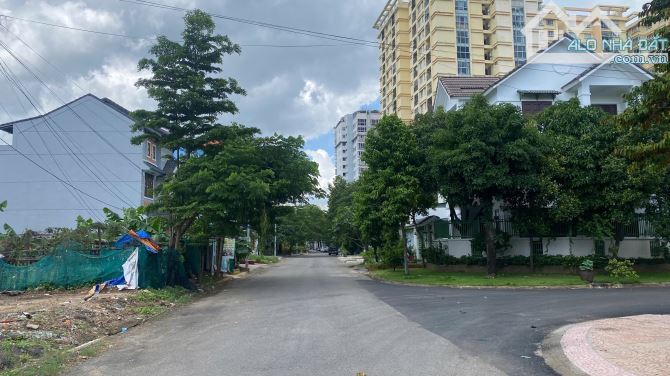 Bán đất mặt đường 51 kdc Phú Nhuận BT. Đông Quận 2 cũ gần chợ nền H18 (233m2) 120 tr/m2 - 2