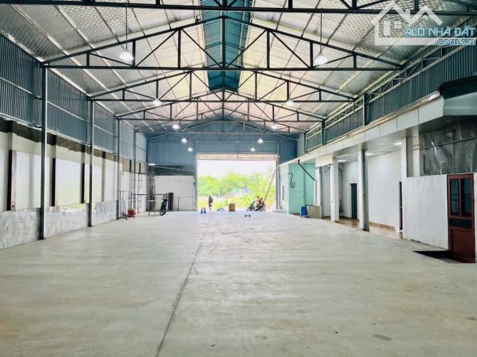 Cho thuê 600m2  kho đẹp mới dựng tại trường yên,vp đầy đủ - 2