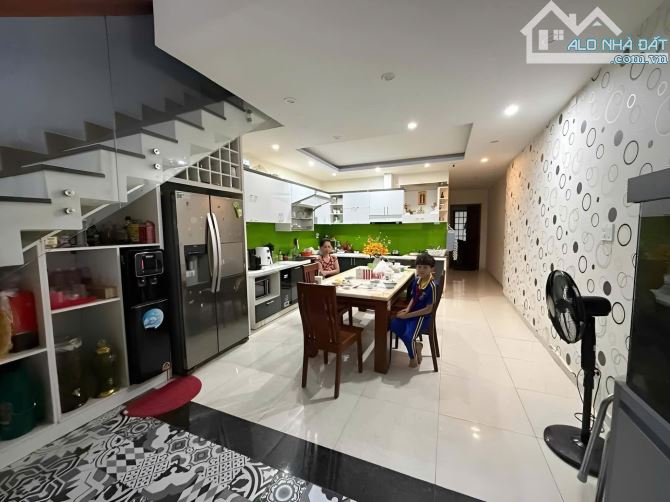 Ngộp Bank,  Nhà 4 tầng mt đường 7m5 Lý Nhân TÔng, Khu định cư nhà giàu - 2