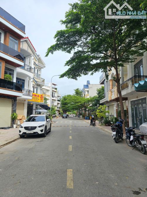 7Tỷ500__NHÀ HOÀN CÔNG__góc 2 Mặt Tiền__Full Nội Thất__TRỤC CHÍNH KDC gần chợ Phú Phong - 22