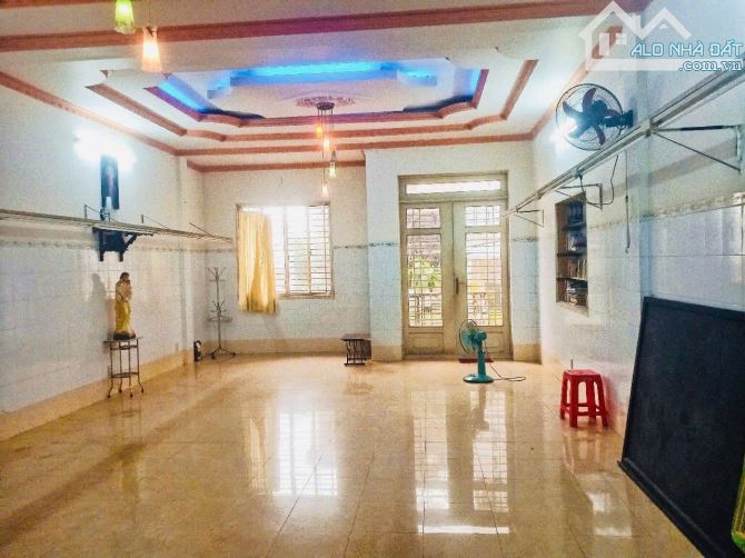 Bán Nhà Tân Thới Hiệp Q12- 100 M2( 5.7 x 18m )- 4Tầng - 30m HXH- Chỉ 5,95Tỷ. - 3