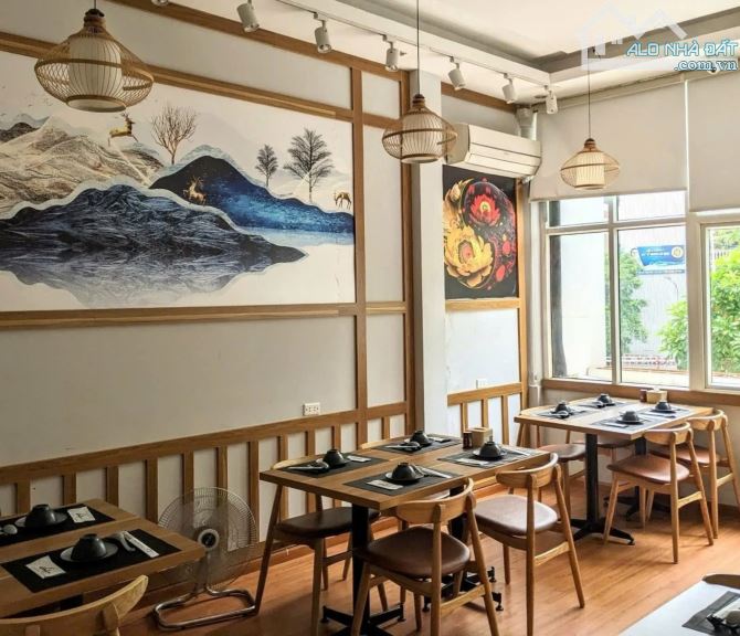 MẶT PHỐ HUỲNH THÚC KHÁNG - Q. ĐỐNG ĐA - 2 THOÁNG - KINH DOANH  - NHÀ ĐẸP - VỈA HÈ RỘNG. - 3