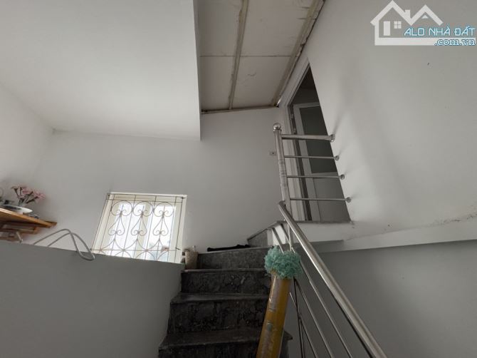 Bán nhà nguyễn chính 43m2 3 tầng còn mới – ô tô gần - giá 6.4 tỷ - 4