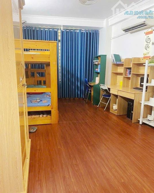 Bán nhà dân xây Cầu Giấy- 45m x 5T- gần phố- ngõ thông- nhỉnh 8 tỷ - 4