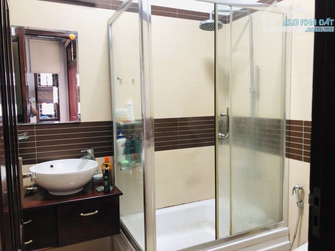 Bán biệt thự mặt tiền 178m2, ngang 8m - 3 tầng- Trung Tâm Phước Long B, Q9 cũ - 4