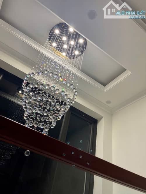 Bán nhà Bồ Đề , DT 32m2 ,MT 3.4m, Xây 6 Tầng, Giá 7.95 tỷ ,Full nội thất - Ô tô đỗ cửa - 4