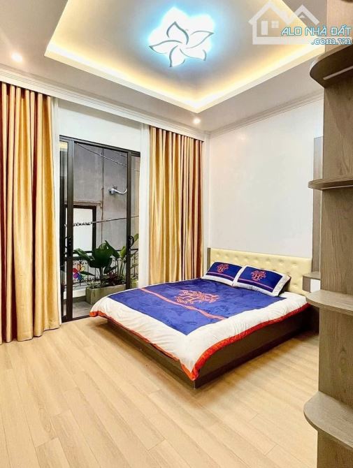 BÁN SIÊU PHẨM TRUNG LIỆT - Q. ĐỐNG ĐA - PHÂN LÔ - GARA Ô TÔ -- TIỆN ÍCH NGẬP TRÀN - THOÁNG - 4