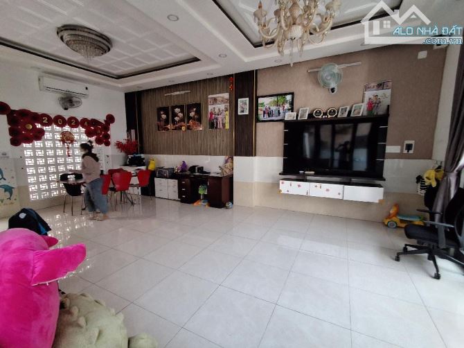 Nhà đẹp 92m2 ngang 8.1m, 3 tầng, oto ngủ trong nhà - 4
