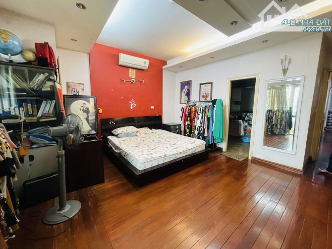 Bán Gấp ! Căn Hộ Chung Cư 57 Láng Hạ, 199m2, 4 Ngủ, View Thành Phố Giá 16,9 Tỷ - 4