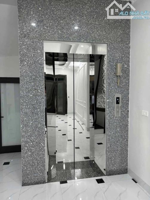 BÁN NHÀ LÊ THANH NGHỊ - TẠ QUANG BỬU -HAI BAG TRƯNG ,Ô TÔ ĐỖ CỦA  -40 M2-5 T- 9,85 TỶ - 4