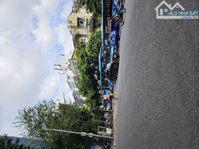 Siêu phẩm sàn thương mại-mặt phố Hàng bài-130m/10 tầng hiện đại.