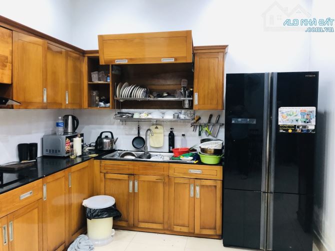 Bán biệt thự mặt tiền 178m2, ngang 8m - 3 tầng- Trung Tâm Phước Long B, Q9 cũ - 5